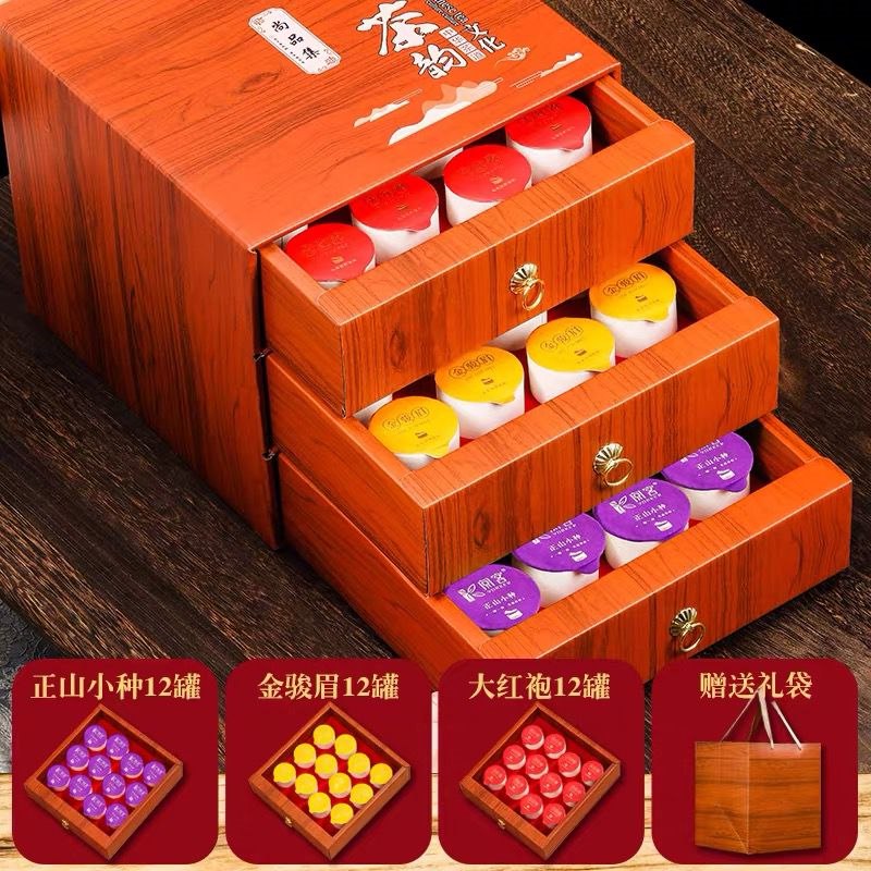 茶叶礼盒里分别是铁观音+金骏眉+大红袍这3款茶叶非常紧实饱满撕开就有扑鼻的茶香袭来而且还是都是精致小罐装1次泡1罐~非常耐泡呢！