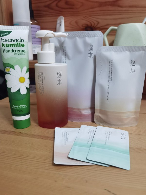 89亓 逐本旗舰店逐本天然植物卸妆油150ml现在下单送同窾补充装105ml+体验装3ml*3+精华油1.5ml(3ZNd2tVJXqW)/卸妆，清洁，养肤三效合一今天这个划算 赠品老多了~植物配方的 敏感肌也能用