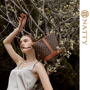 0点开始   99元【netty旗舰店】NATTY百搭单肩斜挎包(SKrj2DLSErz)/ AC01/超多颜色盒款式可选的~鳄鱼皮，千鸟格这种都有！高级感很足，送礼超合适~