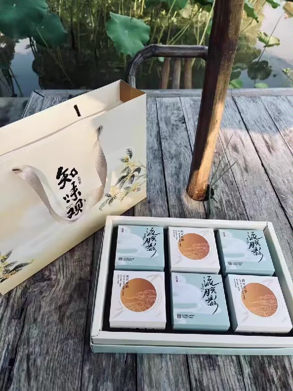 24.9💵 提前冲量好价无视页面价格，拍下改价百年老字号品牌，无敌给力~线下随处都能见到他们门店【知味观旗舰店】国风书法流光月影月饼礼盒)JRRJdxpTUyq)/ CZ11//