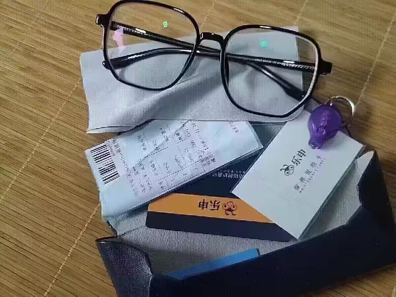 拍99选项 买个当备用也合适不确定自己度数的可以先拍下然后去验光后再联系喀服发货