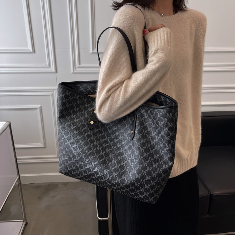 0点开始 29.9元寇黛尔旗舰店大容量包包女百搭单肩包(YBbF2wC76AZ)/ CZ0000/今年流行爆窾通勤托特包